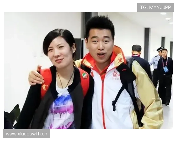 庞伟训练完回家直接睡车库,老婆说他比狗还准时 庞伟训练完回家直接睡车库,老婆说他比狗还准时