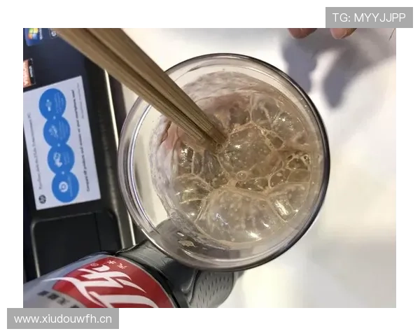 贝林厄姆家冰箱里塞满蛋白粉,连饮料都是按克称着喝的 贝林厄姆家冰箱里塞满蛋白粉,连饮料都是按克称着喝的