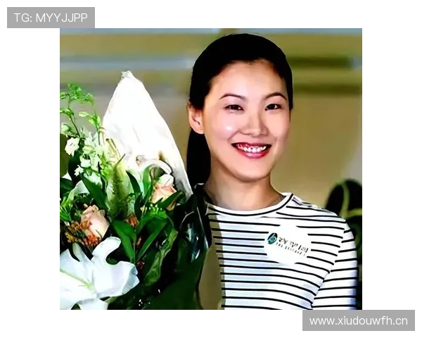 伏明霞跳水拿金牌那会儿,私底下穿的拖鞋还是超市十块钱两双那种 伏明霞跳水拿金牌那会儿,私底下穿的拖鞋还是超市十块钱两双那种